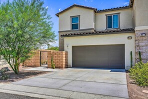 House (4 Bedrooms) | Interior - Serene Oasis - Lakeside Living: 6 Mi to Coachella! (Indio)
