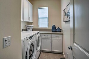 House (4 Bedrooms) | Interior - Serene Oasis - Lakeside Living: 6 Mi to Coachella! (Indio)