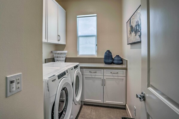 House (4 Bedrooms) | Interior - Serene Oasis - Lakeside Living: 6 Mi to Coachella! (Indio)