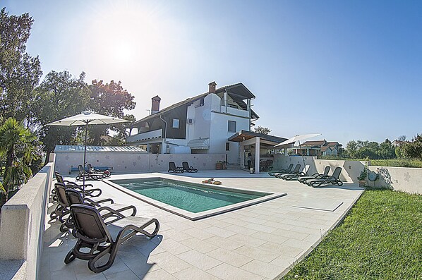 Ulkouima-allas, lämmitetty uima-allas