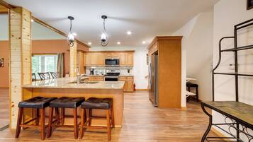 House (4 Bedrooms) | Interior