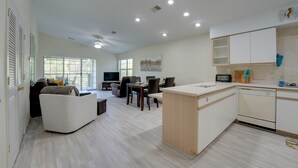 Unclassified image, 5 of 36, button - Holiday Hills Condo w/ Balcony & Pool Access (Branson)