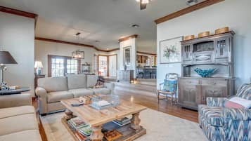 House (4 Bedrooms) | Interior