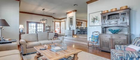 House (4 Bedrooms) | Interior