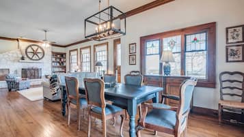 House (4 Bedrooms) | Interior