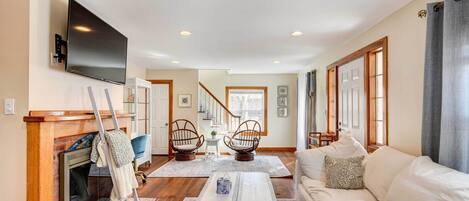 Cottage (3 Bedrooms) | Living area | TV, fireplace