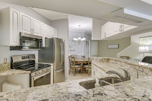 Apartment (3 Bedrooms) | Interior - Hilton Head Island Condo w/ Deck < 1 Mi to Beaches (Hilton Head Island)