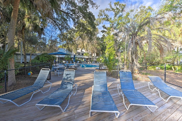 Apartment (3 Bedrooms) | Interior - Hilton Head Island Condo w/ Deck < 1 Mi to Beaches (Hilton Head Island)