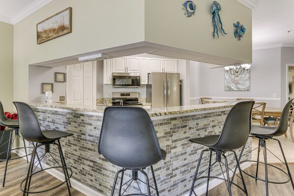 Apartment (3 Bedrooms) | Interior - Hilton Head Island Condo w/ Deck < 1 Mi to Beaches (Hilton Head Island)