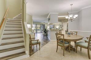 Apartment (3 Bedrooms) | Interior - Hilton Head Island Condo w/ Deck < 1 Mi to Beaches (Hilton Head Island)