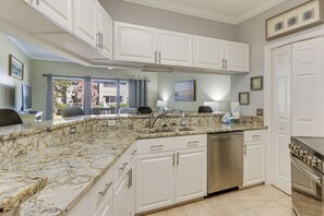 Apartment (3 Bedrooms) | Interior - Hilton Head Island Condo w/ Deck < 1 Mi to Beaches (Hilton Head Island)