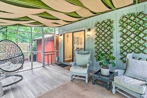 Terrace/patio - Charming Emerald Lakes Cottage w/ Hot Tub! (Long Pond)