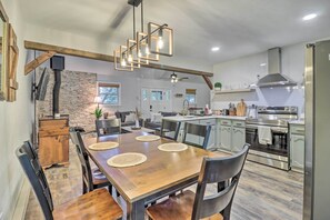 Dining - Charming Emerald Lakes Cottage w/ Hot Tub! (Long Pond)