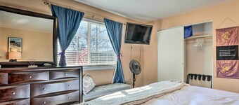 Cottage With Fire Pit + Deck on The Klamath River!