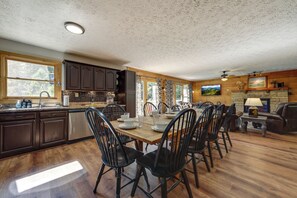 House (3 Bedrooms) | Interior