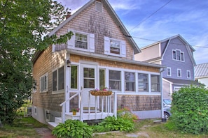 Cottage (3 Bedrooms) | Interior - Charming Pine Point Cottage - 2 Blocks to Ocean! (Scarborough)