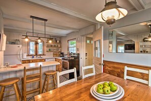 Interior - Charming Pine Point Cottage - 2 Blocks to Ocean! (Scarborough)