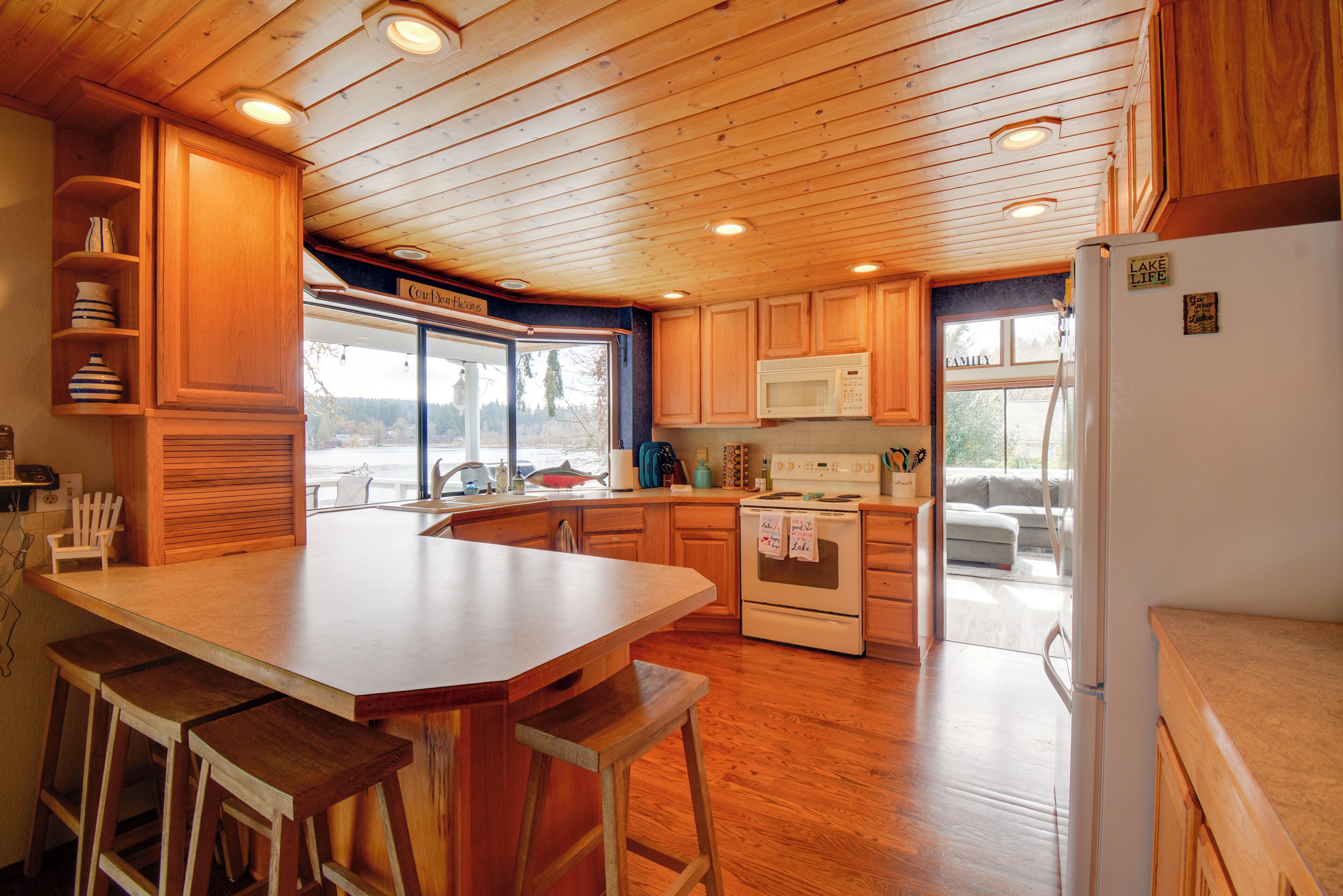 House (5 Bedrooms) | Interior