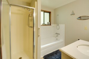 House (5 Bedrooms) | Interior - The Swedish Fish: Getaway on Lake Saint Clair! (Olympia)