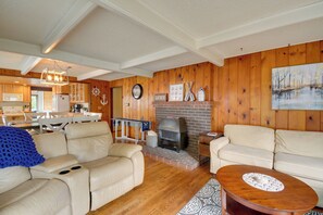 House (5 Bedrooms) | Interior - The Swedish Fish: Getaway on Lake Saint Clair! (Olympia)