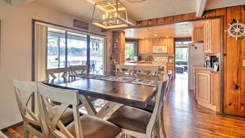 House (5 Bedrooms) | Interior