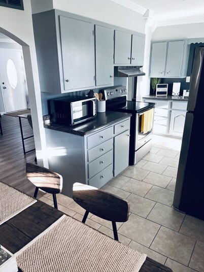 Modern & Cozy 4 Bedroom home !