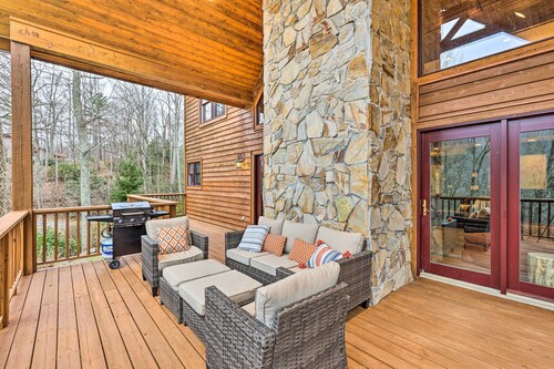 Game Room & Fire Pit: Spacious Elk Park Lodge!
