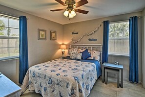 Interior - Coastal Bungalow 2 Blocks to Ormond Beach! (Ormond Beach)