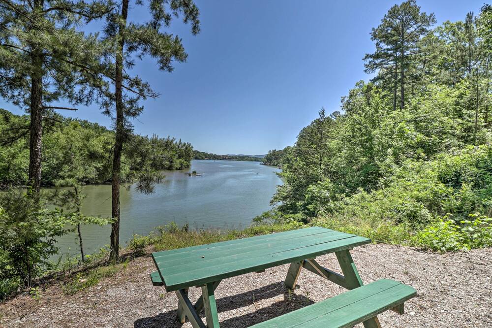Ouachita River Cabin: Royal Haven w/ Dock! - Royal, AR