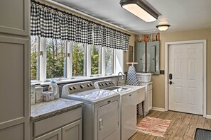 House (5 Bedrooms) | Interior - Family-friendly Terra Alta Home w/ Lake View! (Terra Alta)