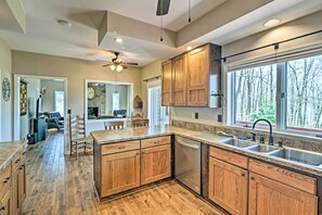 House (5 Bedrooms) | Interior