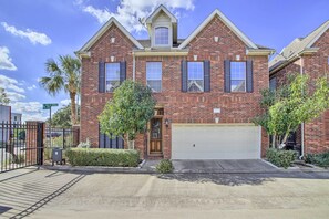 House (4 Bedrooms) | Interior - Spacious Home w/ Patio: 5 Mi to Memorial Park (Houston)