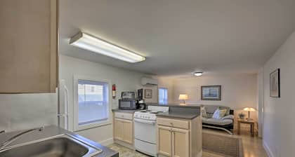 Quaint DT Greenport Apt - 2 Mi to Shelter Island!