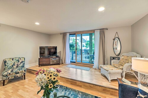 Downtown Grand Haven Apt < 1 Mi to Lake Michigan