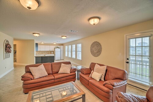 Apt w/ Balconies - Steps to Kemah Boardwalk!