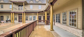 Apt w/ Balconies - Steps to Kemah Boardwalk!