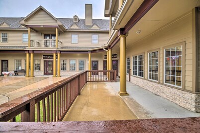 Apt w/ Balconies - Steps to Kemah Boardwalk!