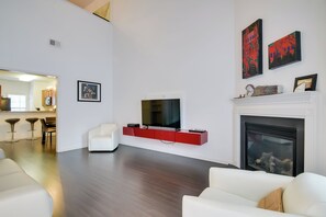 Apartment (1 Bedroom) | Interior - Inviting High Point Townhome With Patio + Privacy! (High Point)