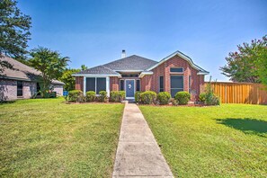 House (3 Bedrooms) | Front of property