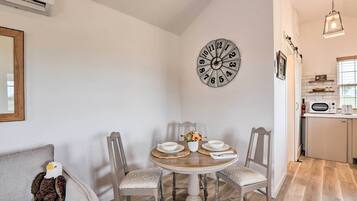 Apartment (0 Bedroom) | Interior