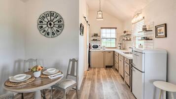 Apartment (0 Bedroom) | Interior