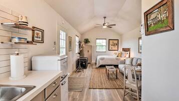 Apartment (0 Bedroom) | Interior