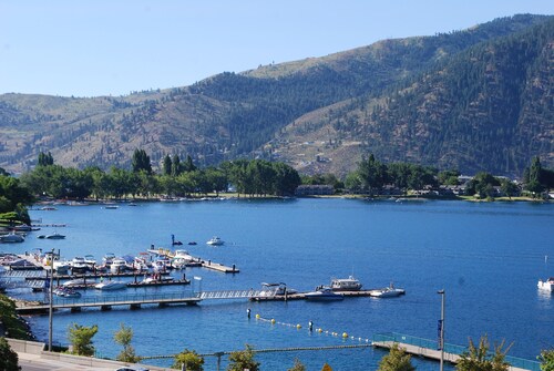 Marvelous Manson Condo, Steps to Lake Chelan Beach