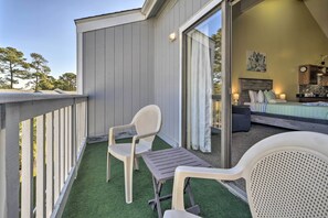 Apartment (0 Bedroom) | Interior - 4 Mi to Cherry Grove Beach: Studio w/ Pool! (Little River)