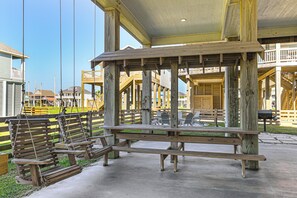 House (4 Bedrooms) | Interior - Ocean View: 'easy Breezy' Crystal Beach Getaway! (Port Bolivar)