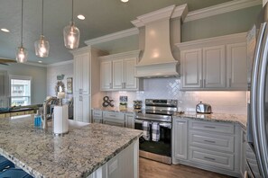 House (4 Bedrooms) | Interior