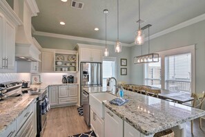 House (4 Bedrooms) | Interior - Ocean View: 'easy Breezy' Crystal Beach Getaway! (Port Bolivar)