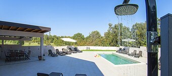 APP1 Romantic villa with pool - 5 min from the beach!