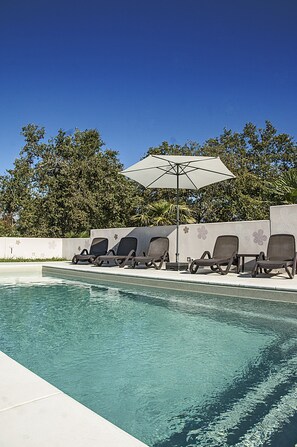 Outdoor pool, a heated pool - APP1 Romantic villa with pool - 5 min from the beach! (Novigrad)