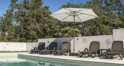 APP1 Romantic villa with pool - 5 min from the beach!